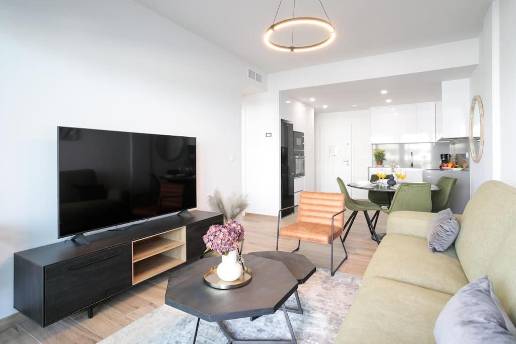 Arenales Terrace Refugee New Apartment With Pool And Gym Arenales del Sol Exteriör bild